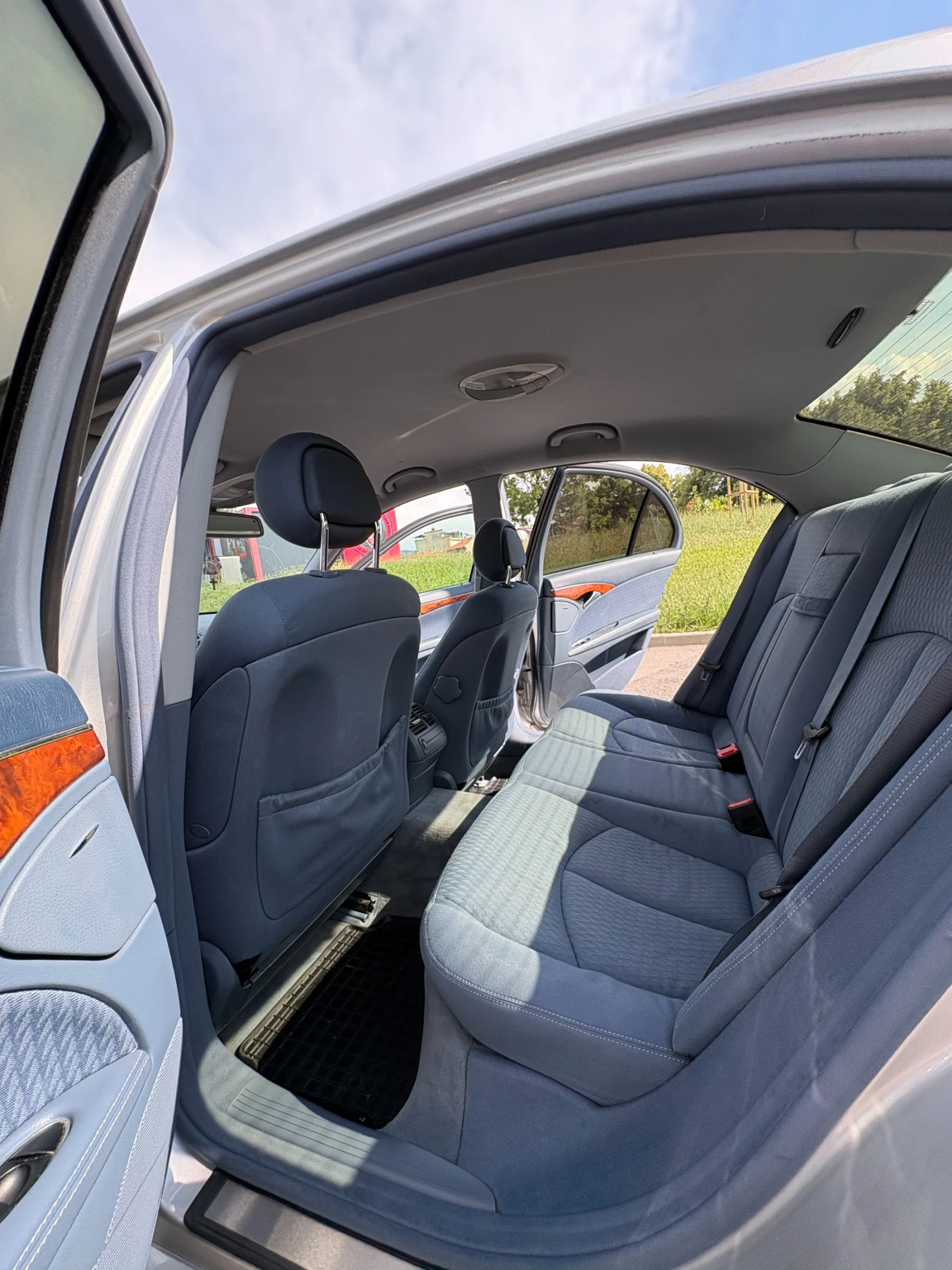 Mercedes-Benz E 320, снимка 12 - Автомобили и джипове - 54948745
