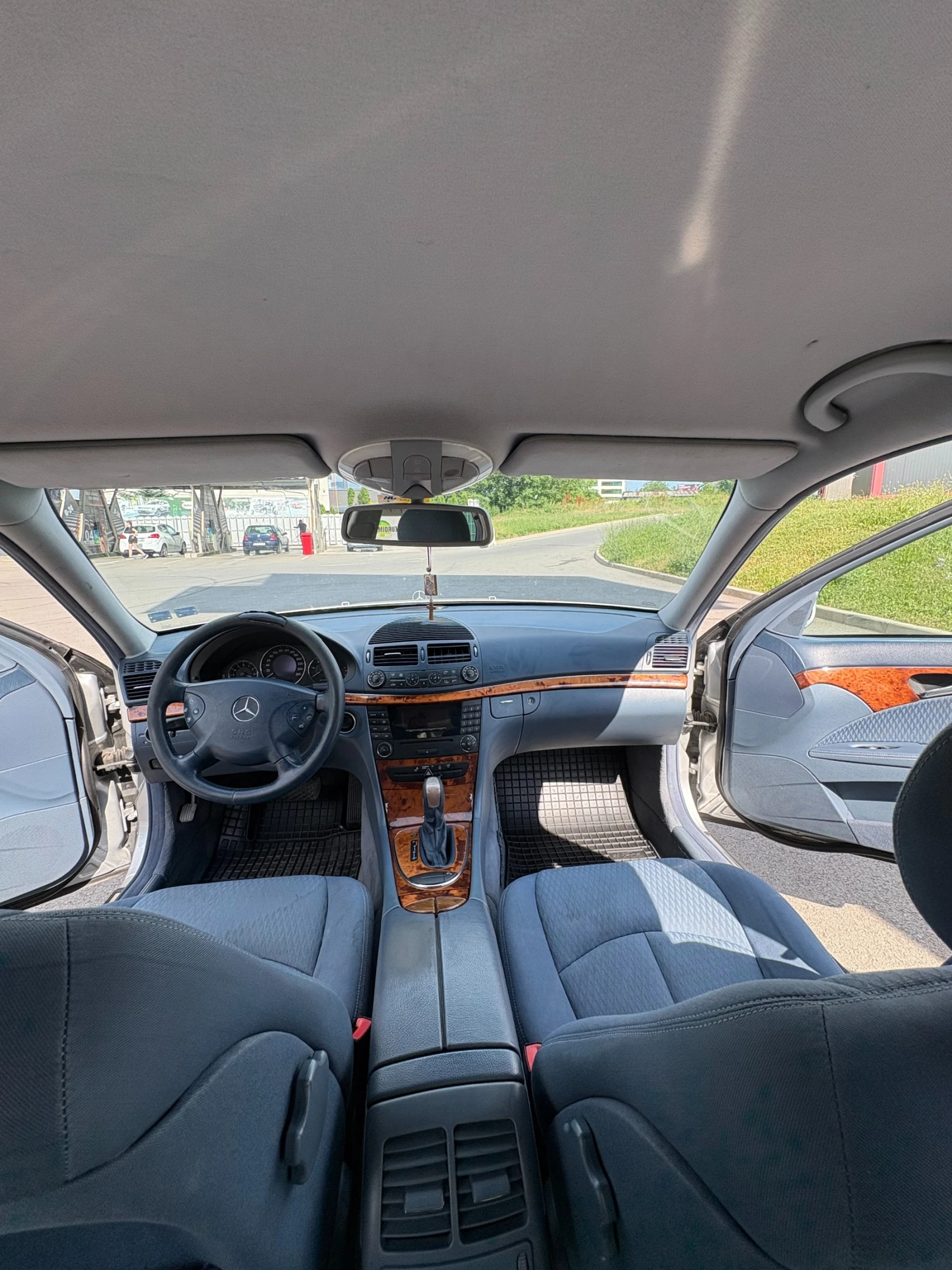 Mercedes-Benz E 320, снимка 11 - Автомобили и джипове - 54948745