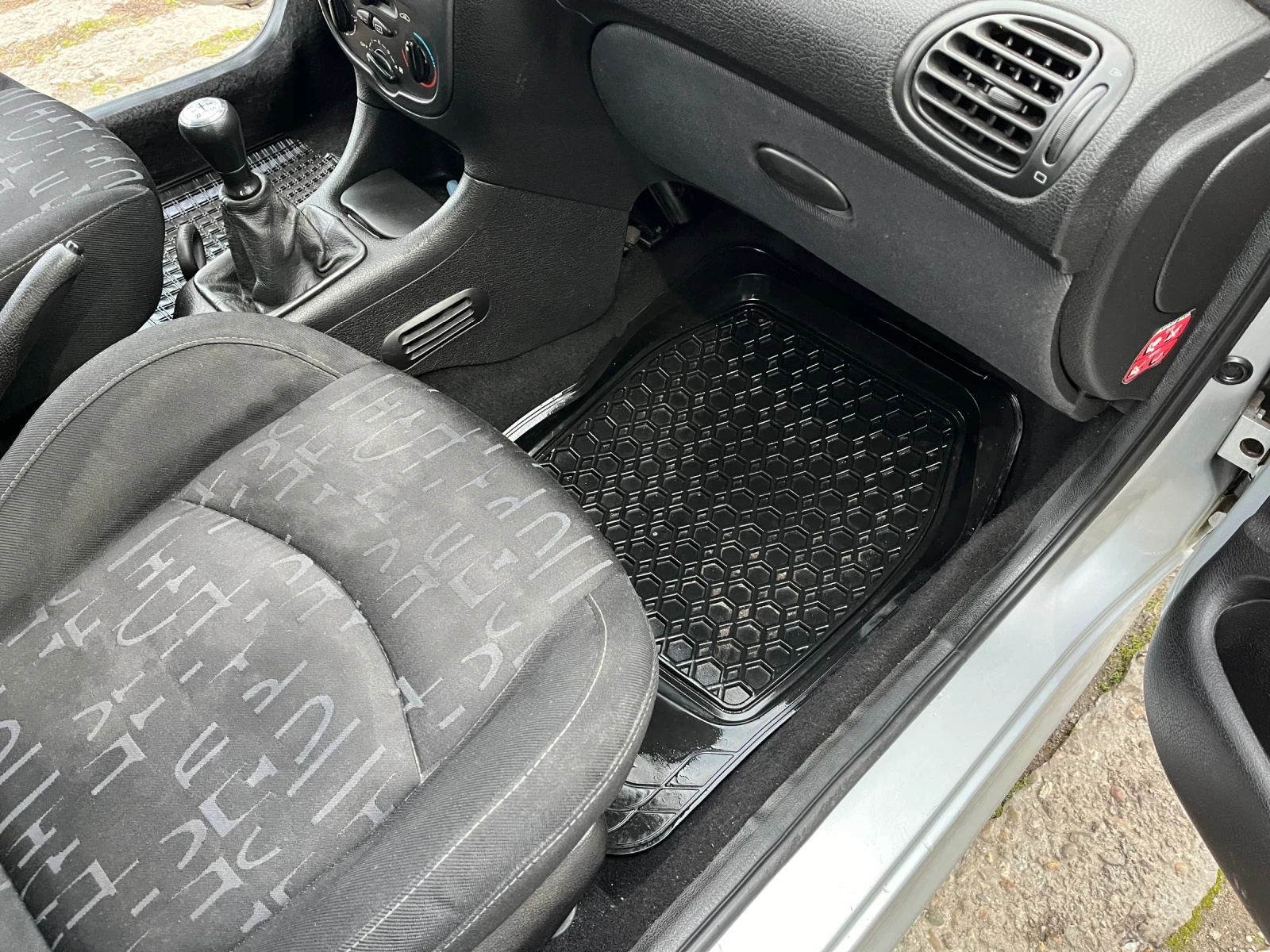 Peugeot 206 SW, снимка 11 - Автомобили и джипове - 56735904