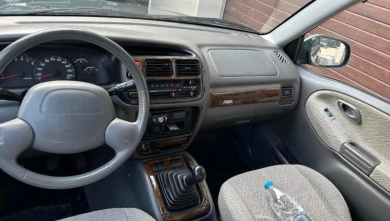 Suzuki Grand vitara, снимка 4 - Автомобили и джипове - 47702821