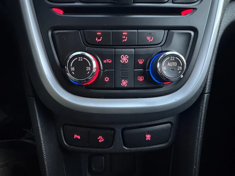 Opel Mokka 1.4 Turbo ECOTEC (140 Hp), снимка 12 - Автомобили и джипове - 52930814