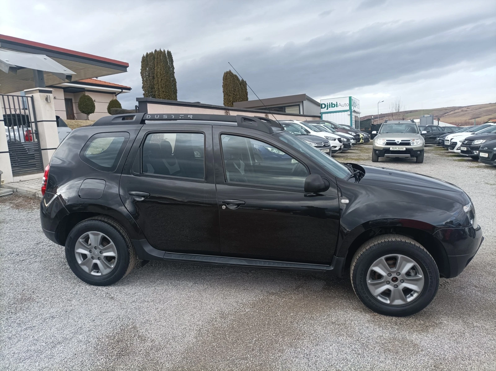 Dacia Duster 1.5DCI-110K.C-NAVI-EURO6 - изображение 4