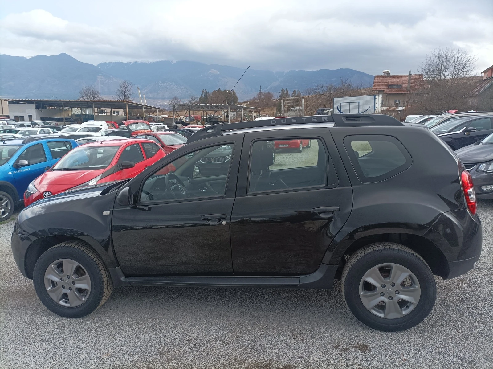 Dacia Duster 1.5DCI-110K.C-NAVI-EURO6 - изображение 8