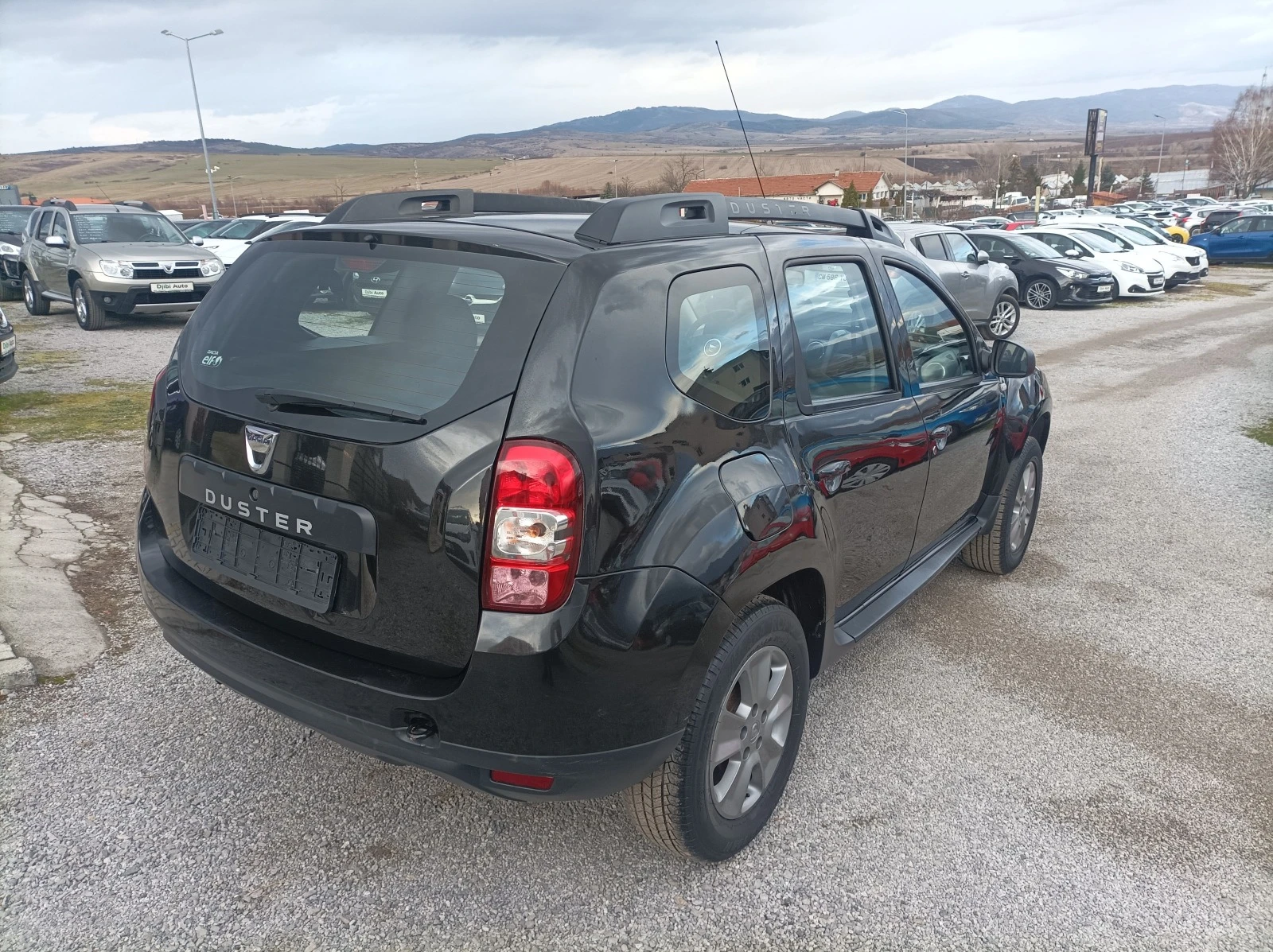 Dacia Duster 1.5DCI-110K.C-NAVI-EURO6 - изображение 5