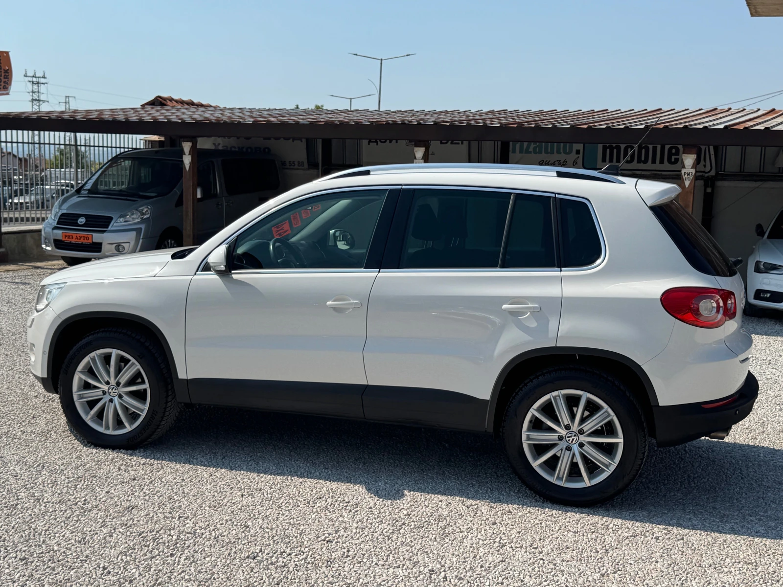 VW Tiguan 2.0TDI* NAVI* KAMERA* PARKASISTANS* 100%km* LIZING | Mobile.bg   12