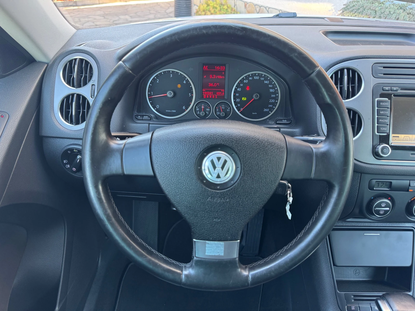 VW Tiguan 2.0TDI* NAVI* KAMERA* PARKASISTANS* 100%km* LIZING - изображение 7
