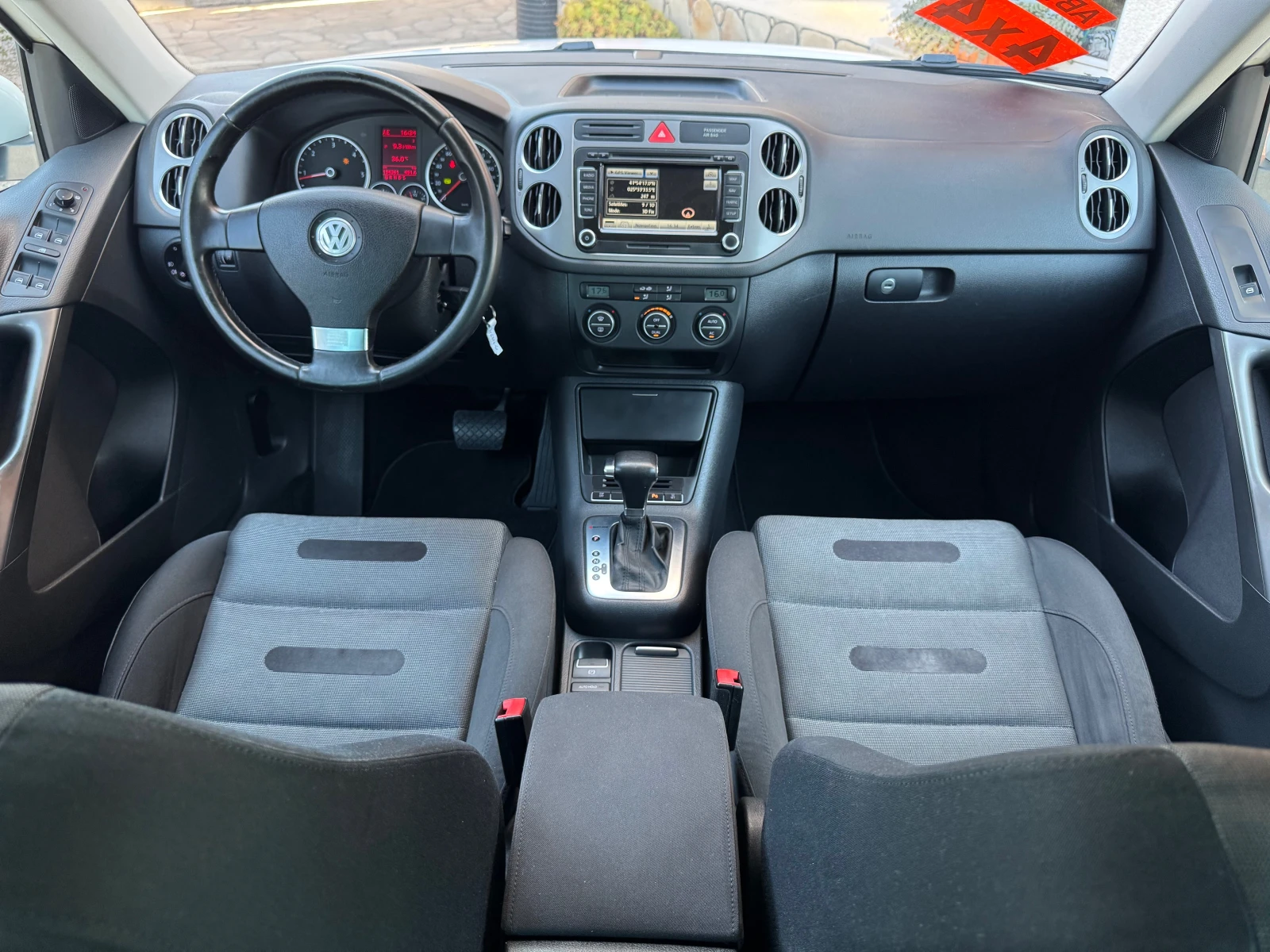 VW Tiguan 2.0TDI* NAVI* KAMERA* PARKASISTANS* 100%km* LIZING | Mobile.bg   11