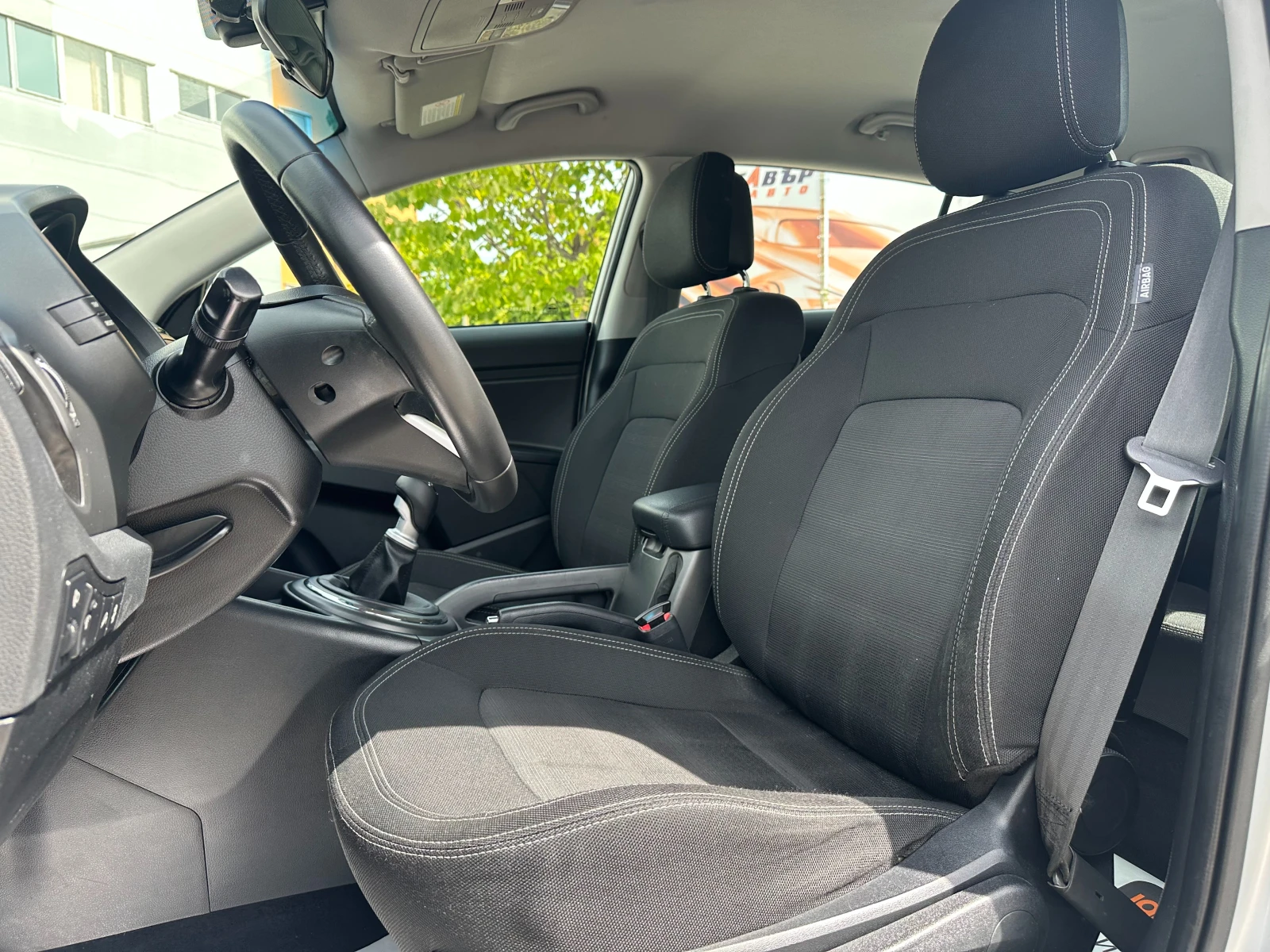 Kia Sportage 1.7d 116 к.с. - изображение 8