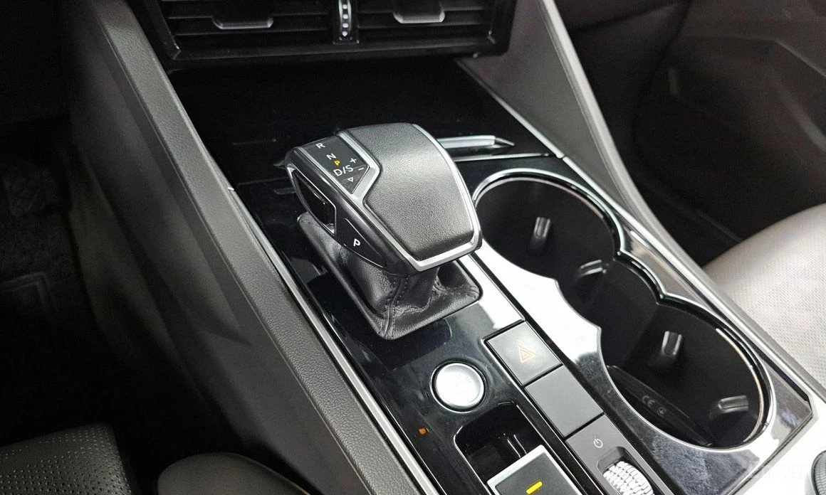 VW Touareg * КОЖА* ПОДГРЕВ* NAVI* PANORAMA* LED* , снимка 9 - Автомобили и джипове - 53995790