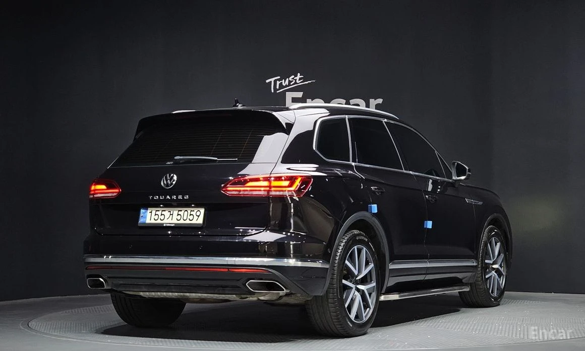 VW Touareg * КОЖА* ПОДГРЕВ* NAVI* PANORAMA* LED* , снимка 2 - Автомобили и джипове - 53995790