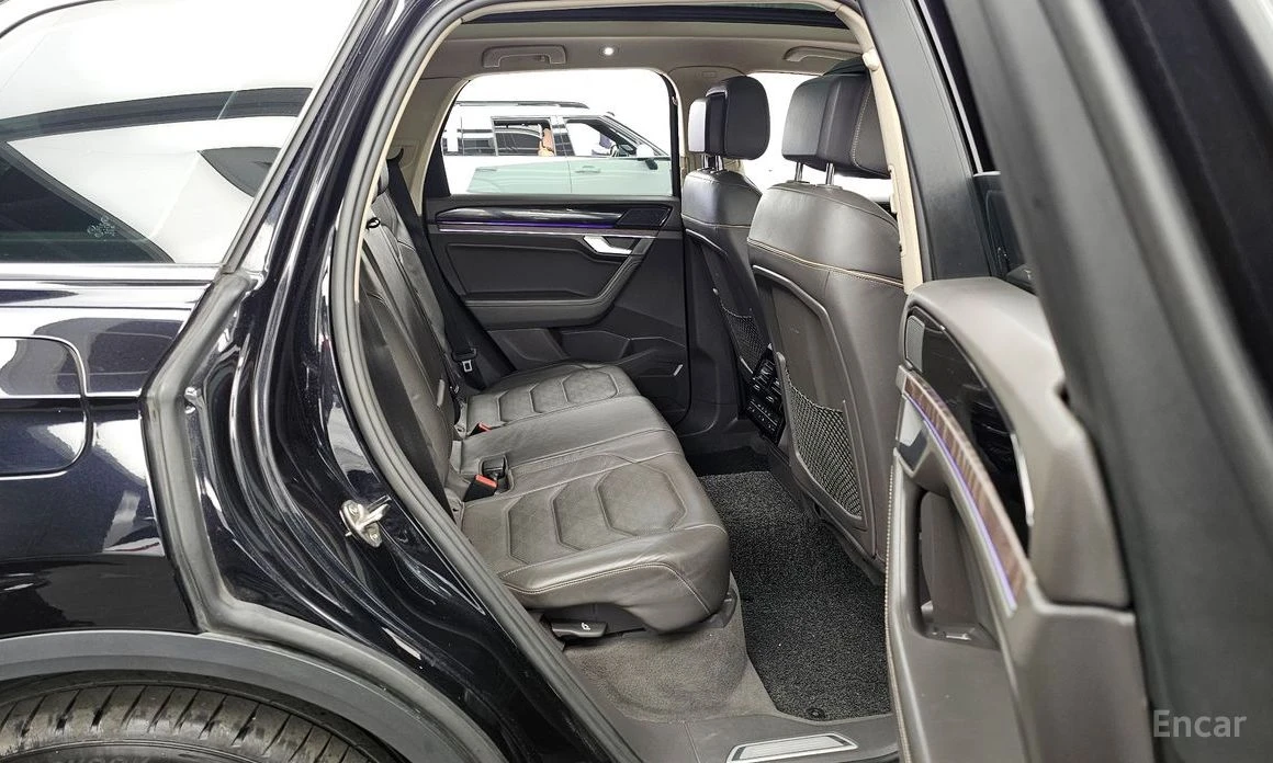 VW Touareg * КОЖА* ПОДГРЕВ* NAVI* PANORAMA* LED* , снимка 11 - Автомобили и джипове - 53995790