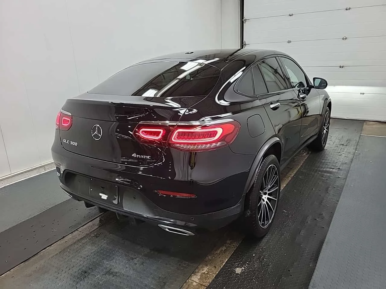 Mercedes-Benz GLC 300 Coupe * AMG Line * Без инциденти * CARFAX * , снимка 4 - Автомобили и джипове - 54133198