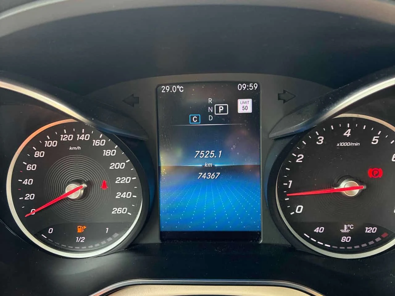 Mercedes-Benz GLC 300  * CARFAX * ПОДГРЕВИ * ПАНО * KEYLESS, снимка 8 - Автомобили и джипове - 55328135