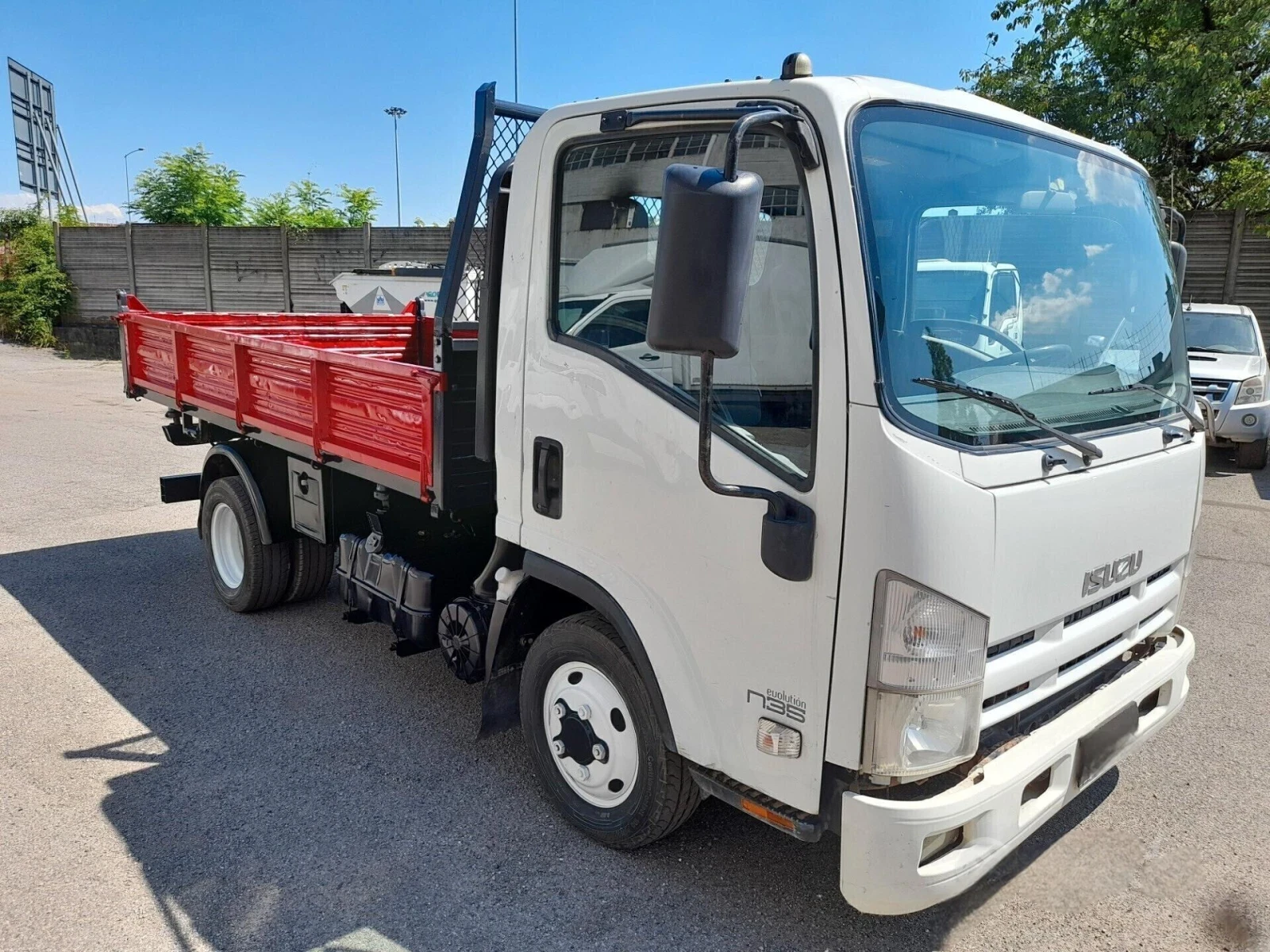 Isuzu Npr Npr 35 тристранен самосвал  - изображение 2