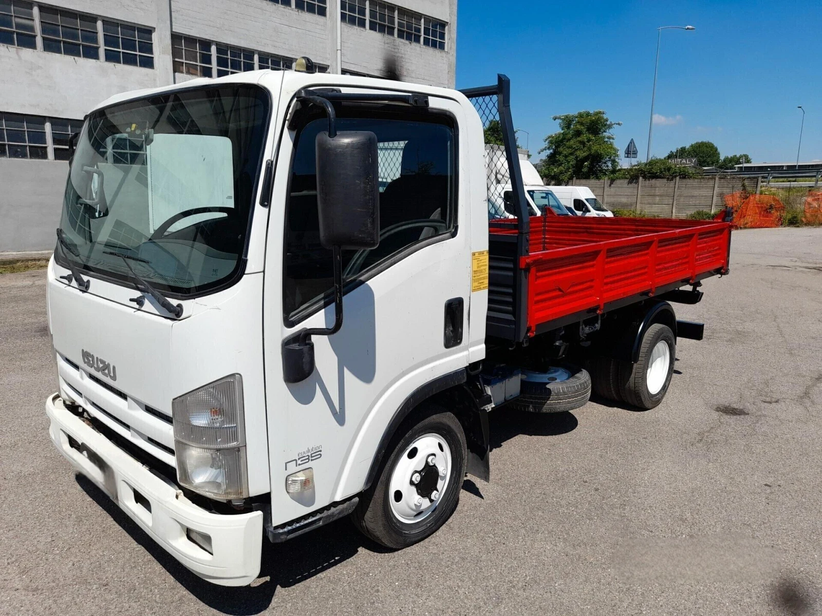 Isuzu Npr Npr 35 тристранен самосвал  - изображение 3