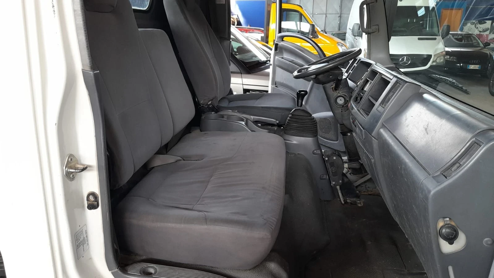 Isuzu Npr Npr 35 тристранен самосвал  - изображение 9