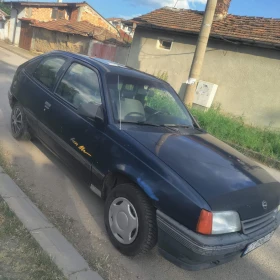 Opel Kadett 1.4i в движение, снимка 4