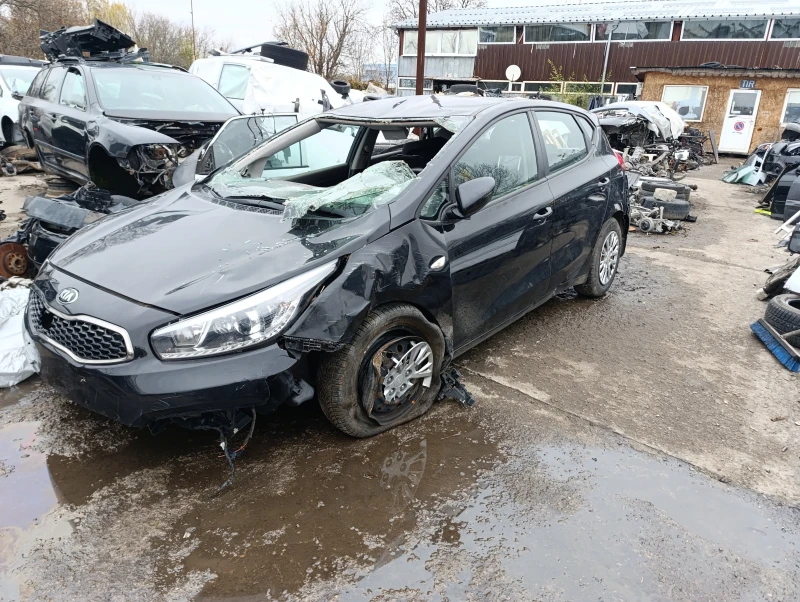 Kia Ceed 1.4I  тип мотор G4LCJZ, снимка 3 - Автомобили и джипове - 47988521