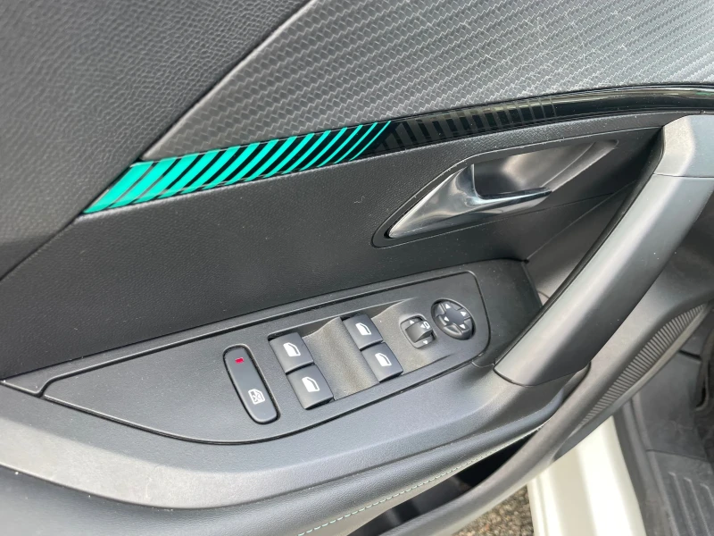Peugeot 2008, снимка 11 - Автомобили и джипове - 52810577