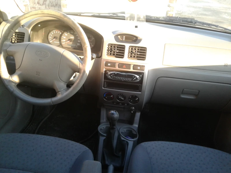 Kia Rio 1.3 АГУ, снимка 10 - Автомобили и джипове - 53439263