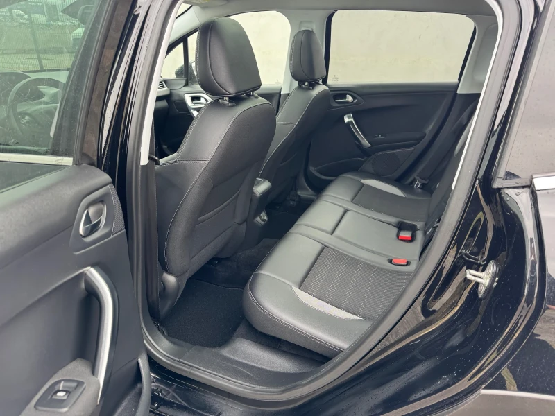Peugeot 2008 1.2T * ALLURE* NAVI* PANO* SERVICE* , снимка 15 - Автомобили и джипове - 53497328