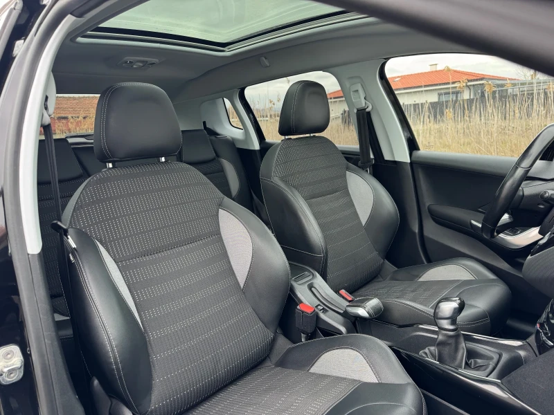 Peugeot 2008 1.2T * ALLURE* NAVI* PANO* SERVICE* , снимка 14 - Автомобили и джипове - 53497328