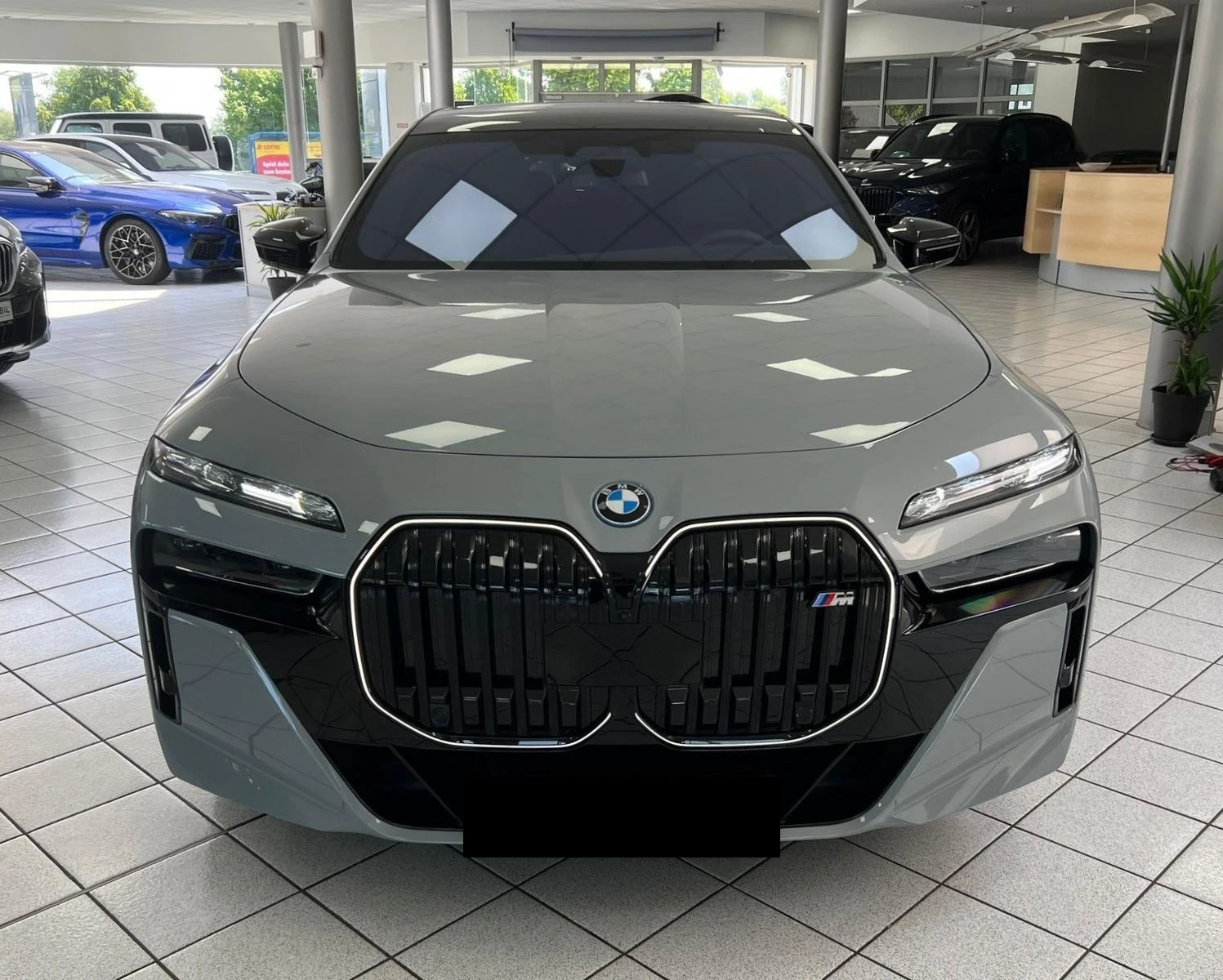 BMW i7 M70/xDrive/CARBON/SHADOW LINE/B&W/PANO/ICONIC GLOW - изображение 2