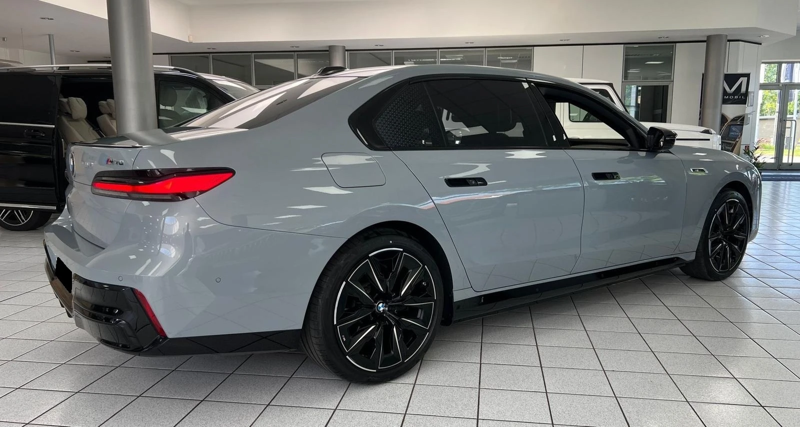 BMW i7 M70/xDrive/CARBON/SHADOW LINE/B&W/PANO/ICONIC GLOW - изображение 6