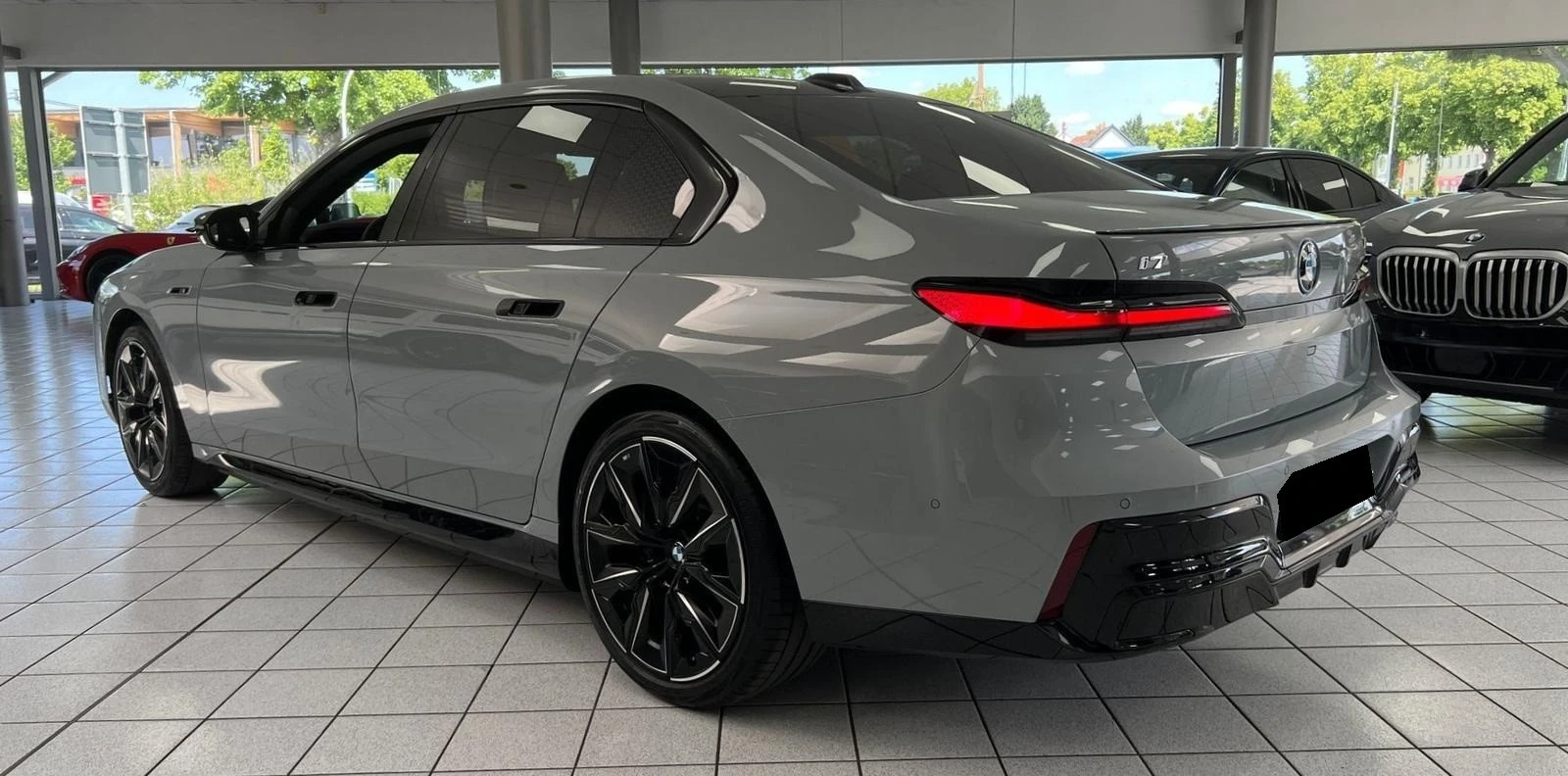 BMW i7 M70/xDrive/CARBON/SHADOW LINE/B&W/PANO/ICONIC GLOW - изображение 4