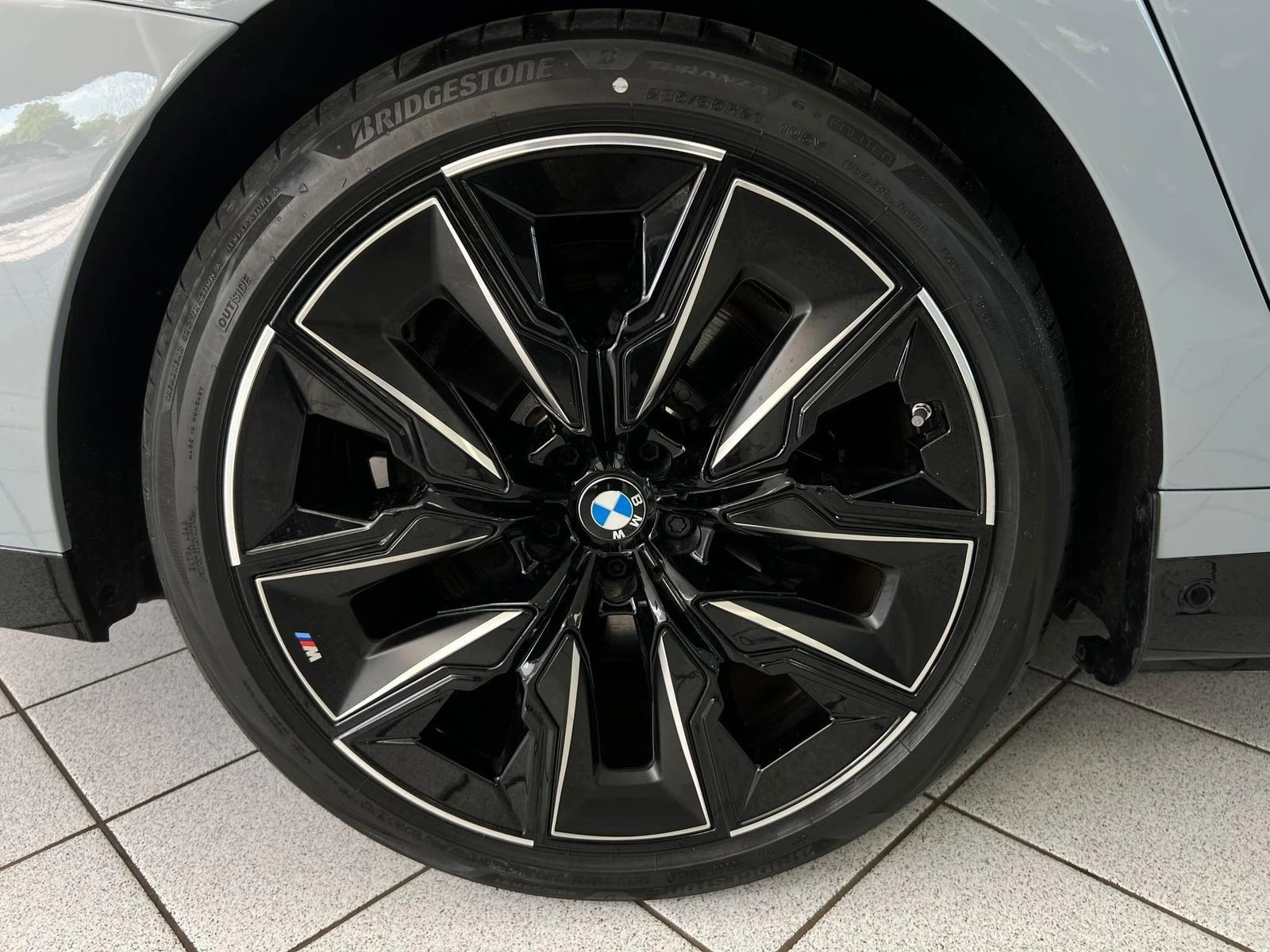 BMW i7 M70/xDrive/CARBON/SHADOW LINE/B&W/PANO/ICONIC GLOW - изображение 7