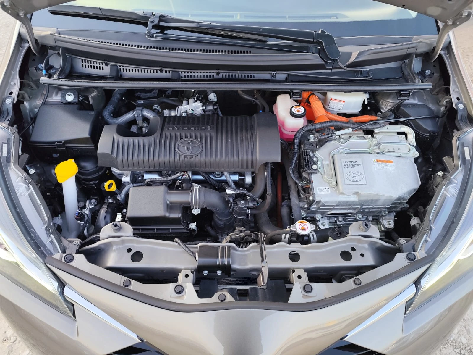 Toyota Yaris  1.5 Hibrid, снимка 15 - Автомобили и джипове - 53797210