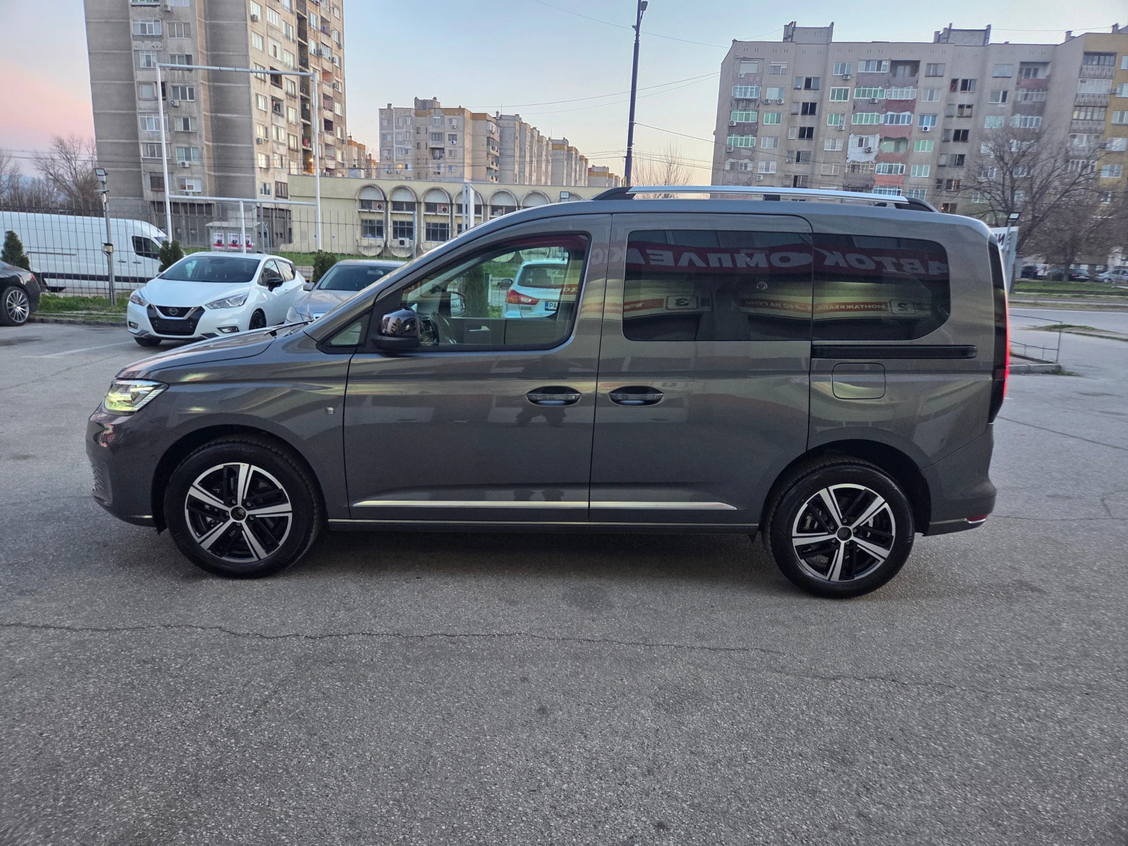 VW Caddy 2.0d-AT-HOB!!!Гаранция!!!, снимка 2 - Автомобили и джипове - 53818479