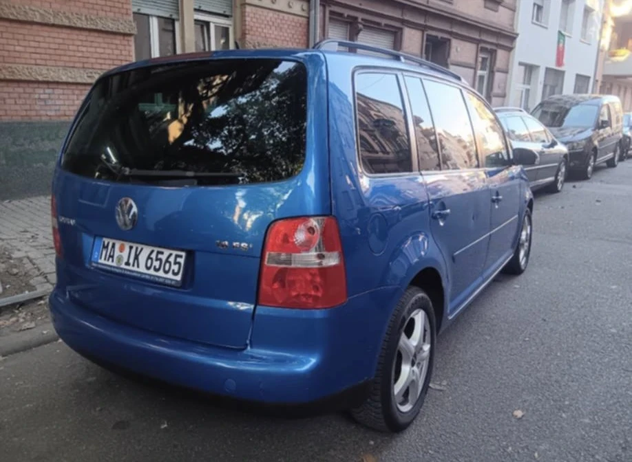 VW Touran 7 Местен FS Внос от Германия, снимка 2 - Автомобили и джипове - 53940338