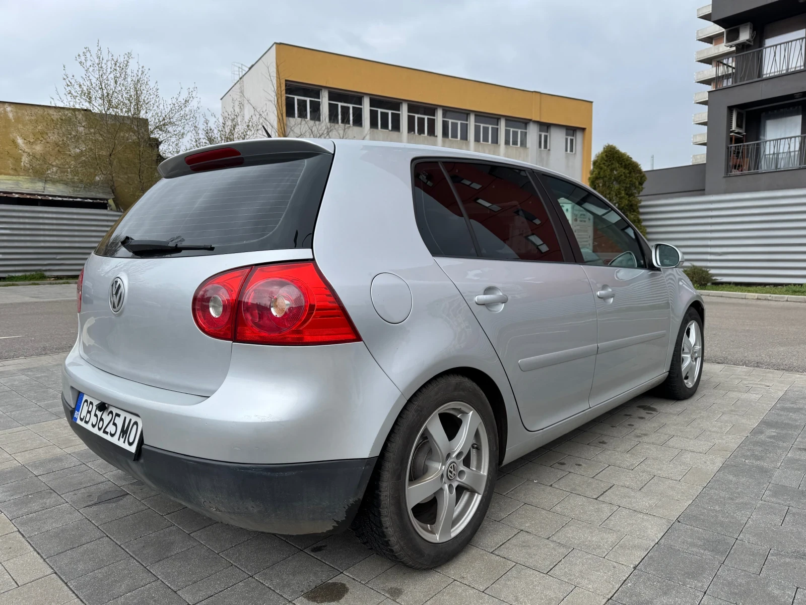 VW Golf  V 1.9TDI 105HP 6 СКОРОСТИ, снимка 5 - Автомобили и джипове - 54056642