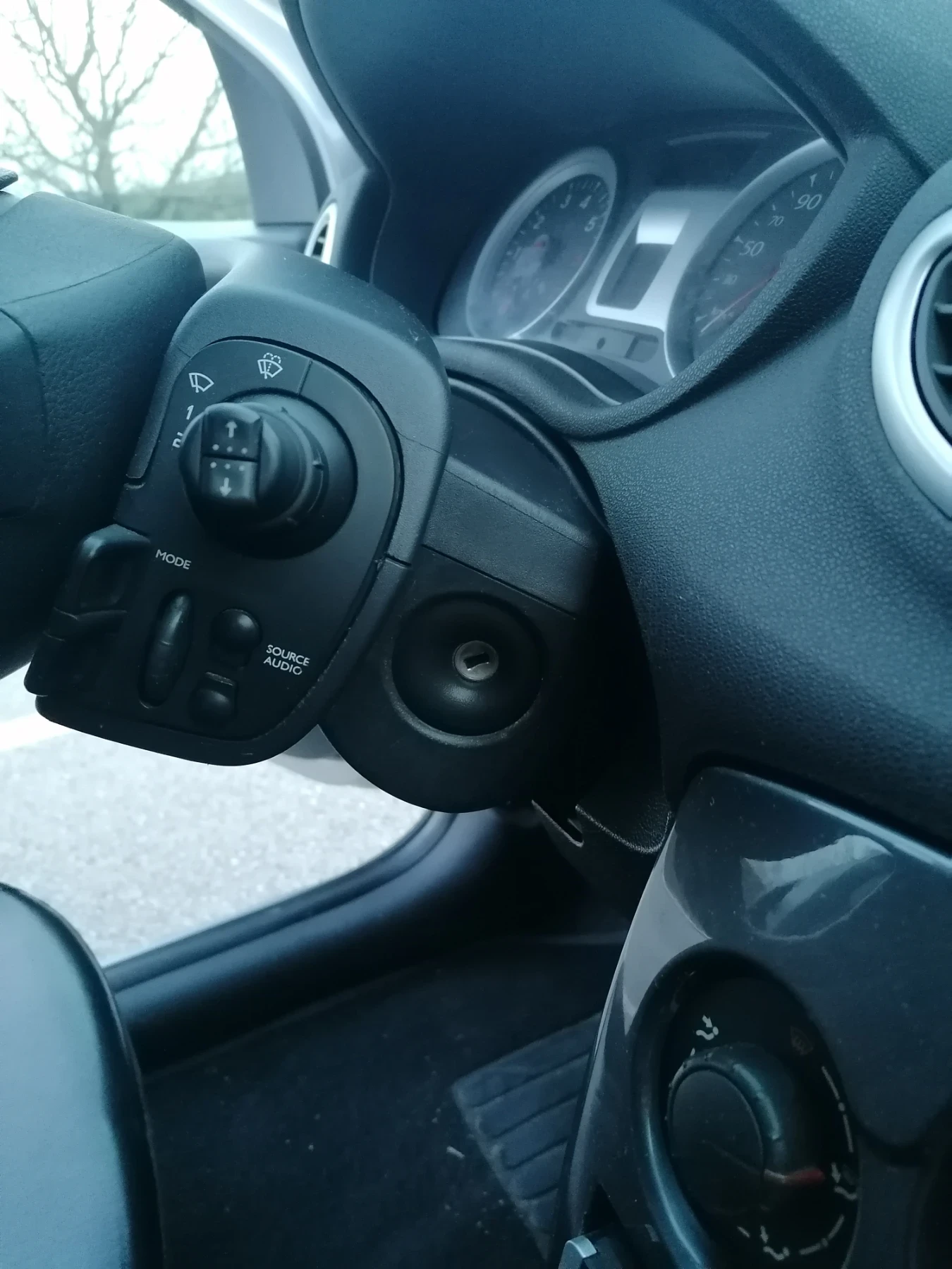 Renault Clio 1.2Клима/Газ , снимка 8 - Автомобили и джипове - 54320230