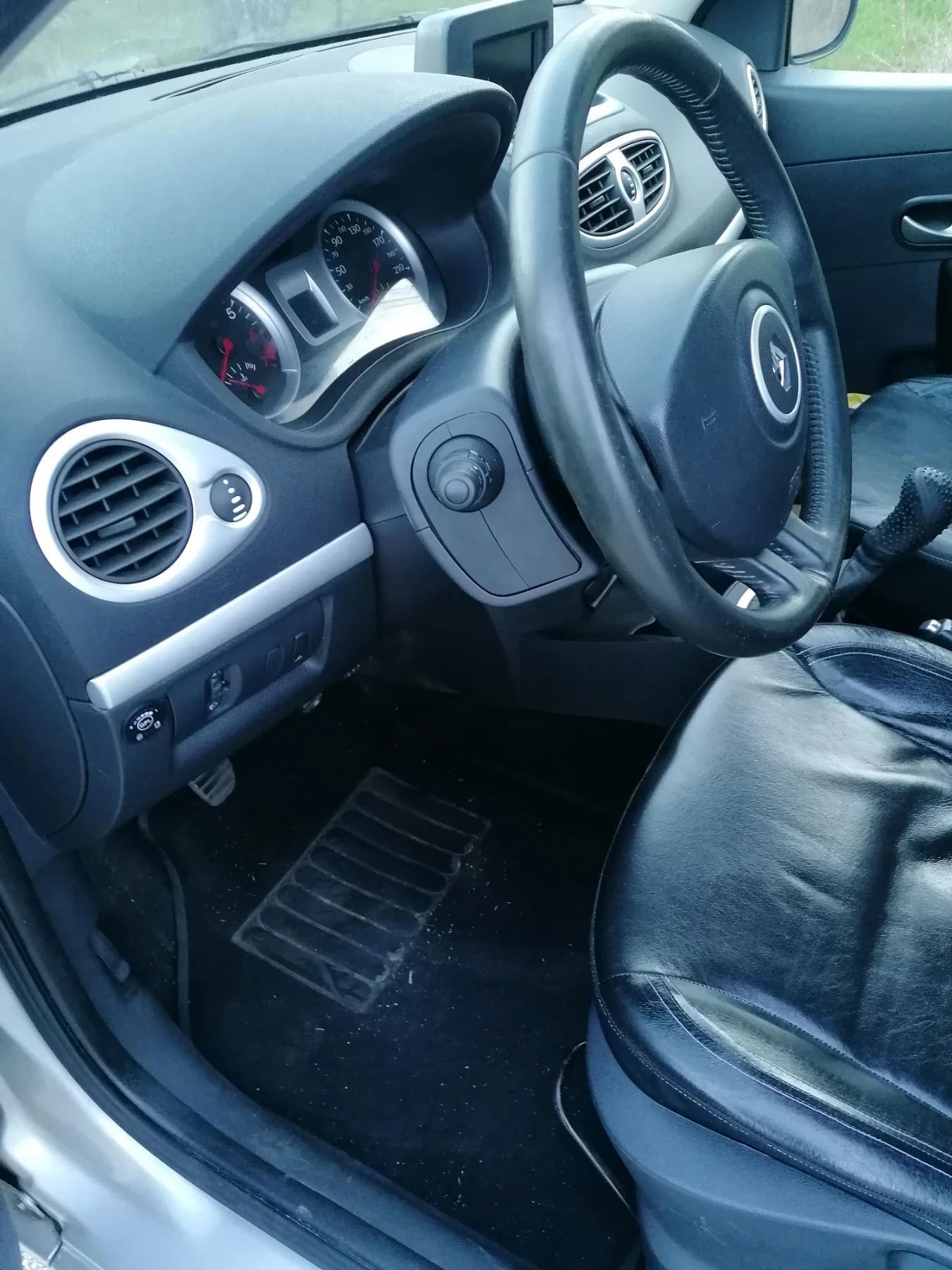 Renault Clio 1.2Клима/Газ , снимка 6 - Автомобили и джипове - 54320230