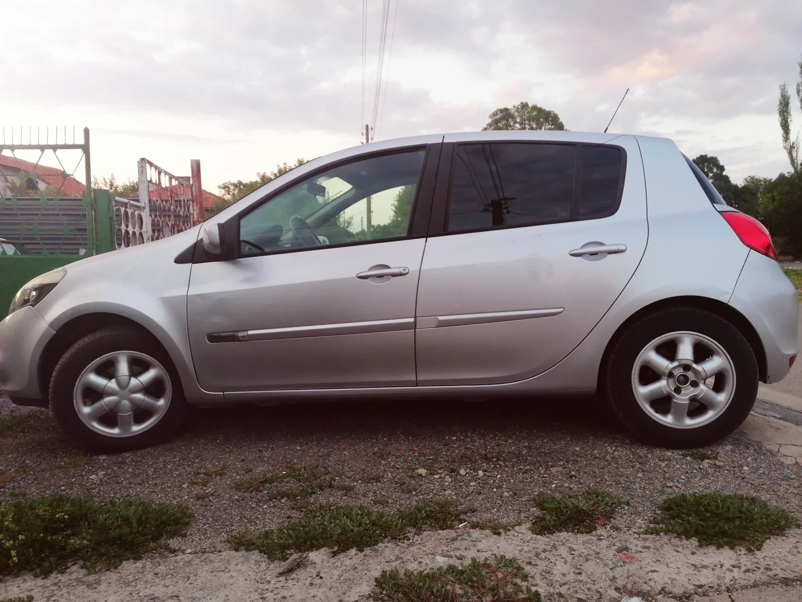 Renault Clio 1.2Клима/Газ , снимка 2 - Автомобили и джипове - 54320230