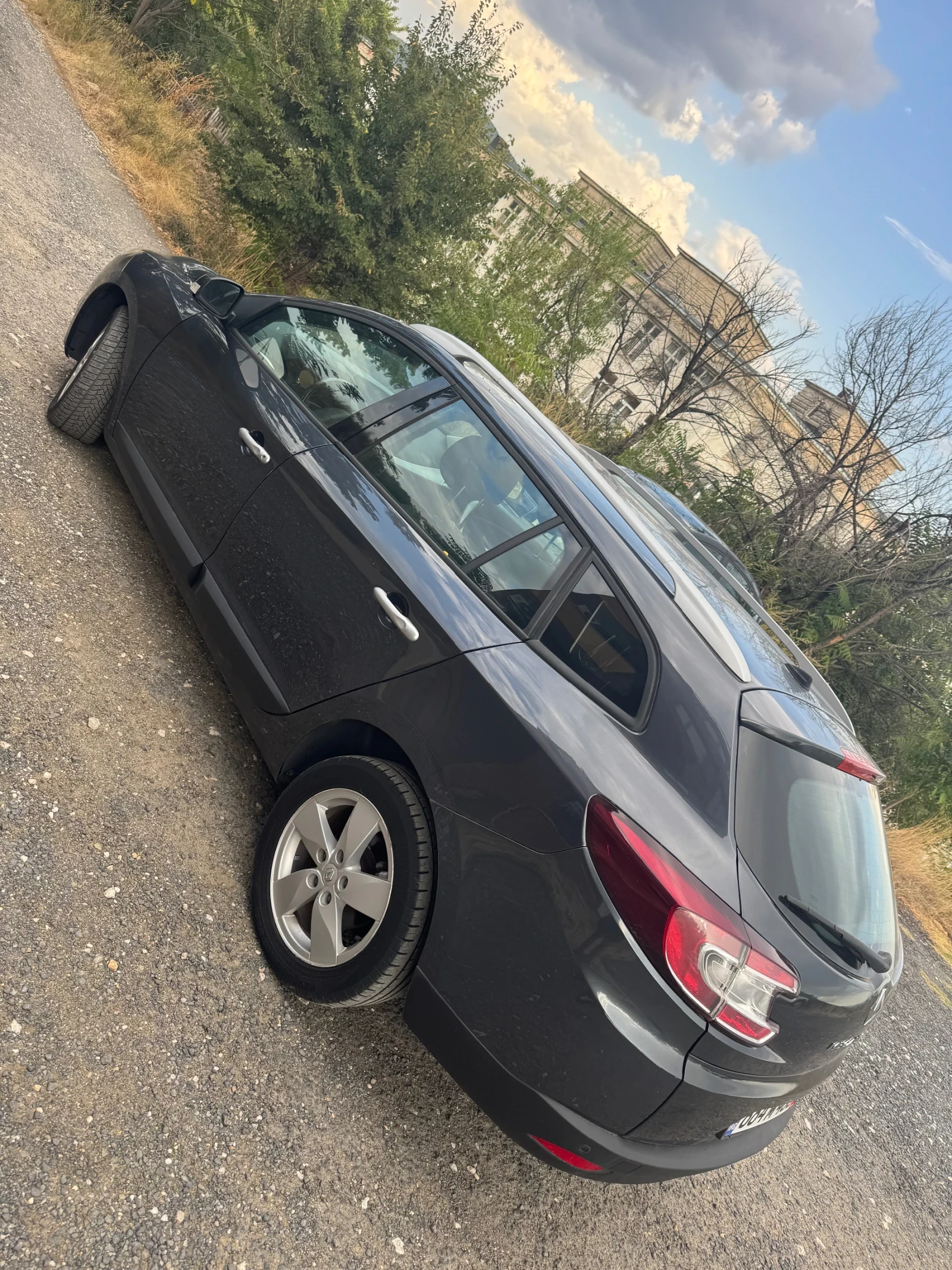 Renault Megane 1.5 dci, снимка 4 - Автомобили и джипове - 55890492