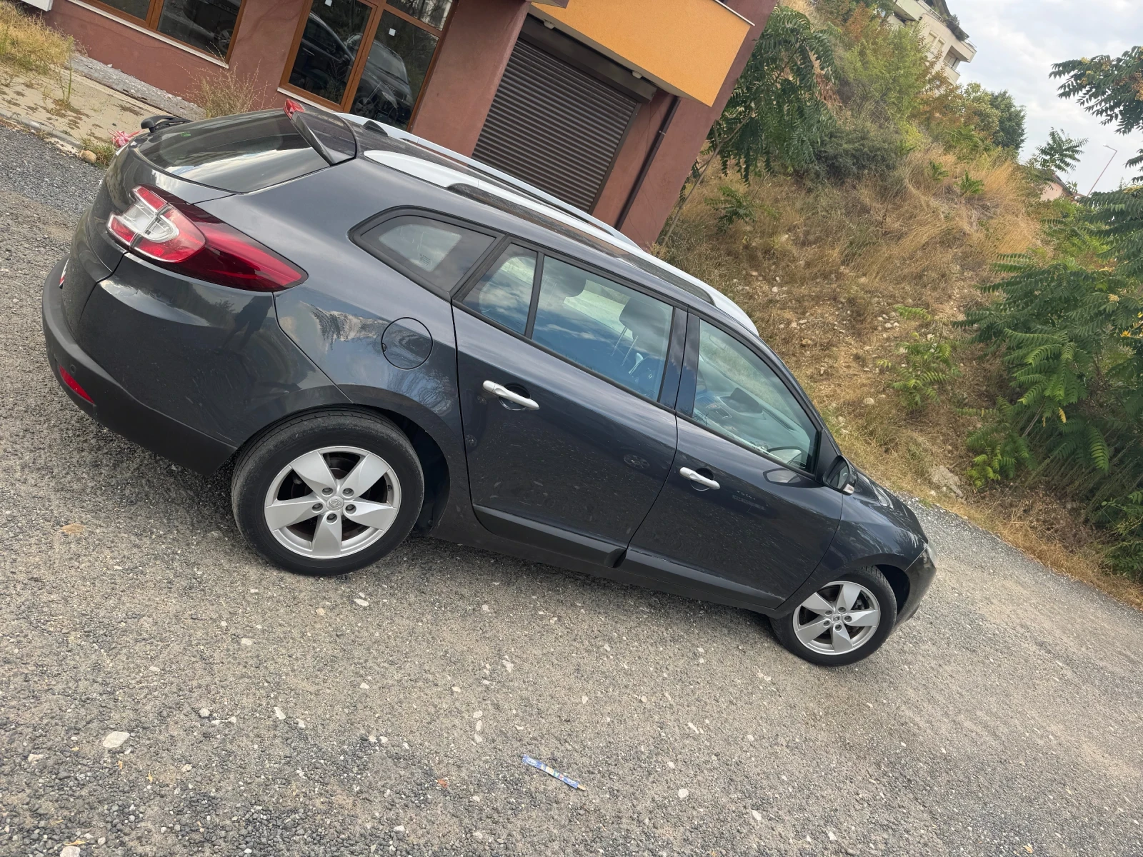 Renault Megane 1.5 dci, снимка 2 - Автомобили и джипове - 55890492