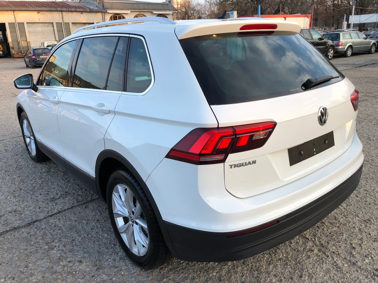 VW Tiguan 2.0TDI - изображение 7