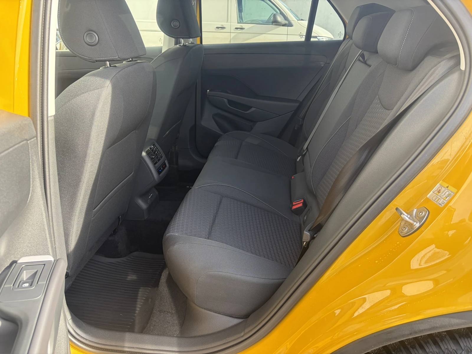 VW T-Roc Life 1.5 eTSI  - изображение 8