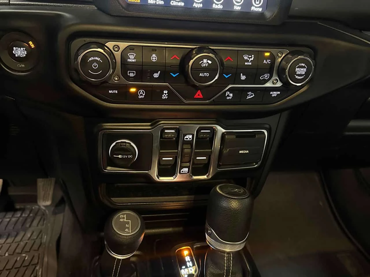 Jeep Wrangler * Sahara * CARFAX * KEYLESS * ПОДГРЕВИ * NAVI, снимка 13 - Автомобили и джипове - 53941028