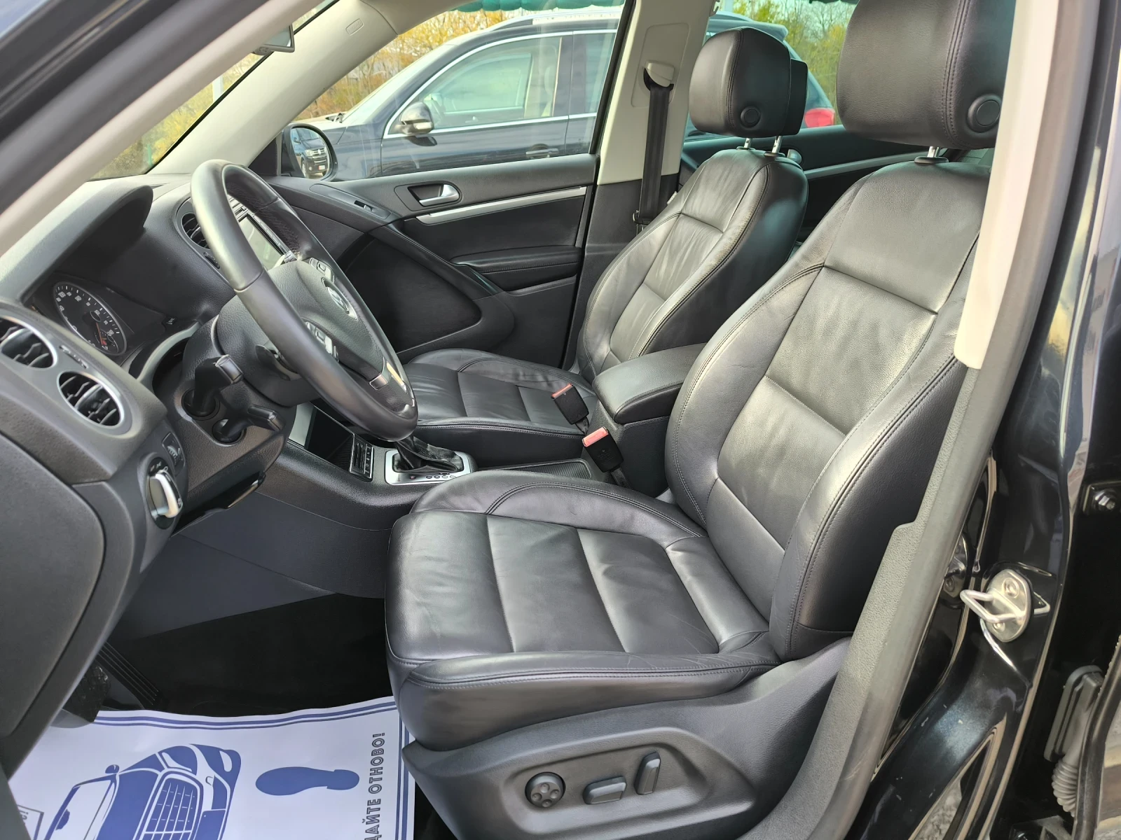 VW Tiguan 2.0i ЕКЗЕКУТИВ- ЛУКС ШВЕЙЦАРИЯ, снимка 9 - Автомобили и джипове - 54348316