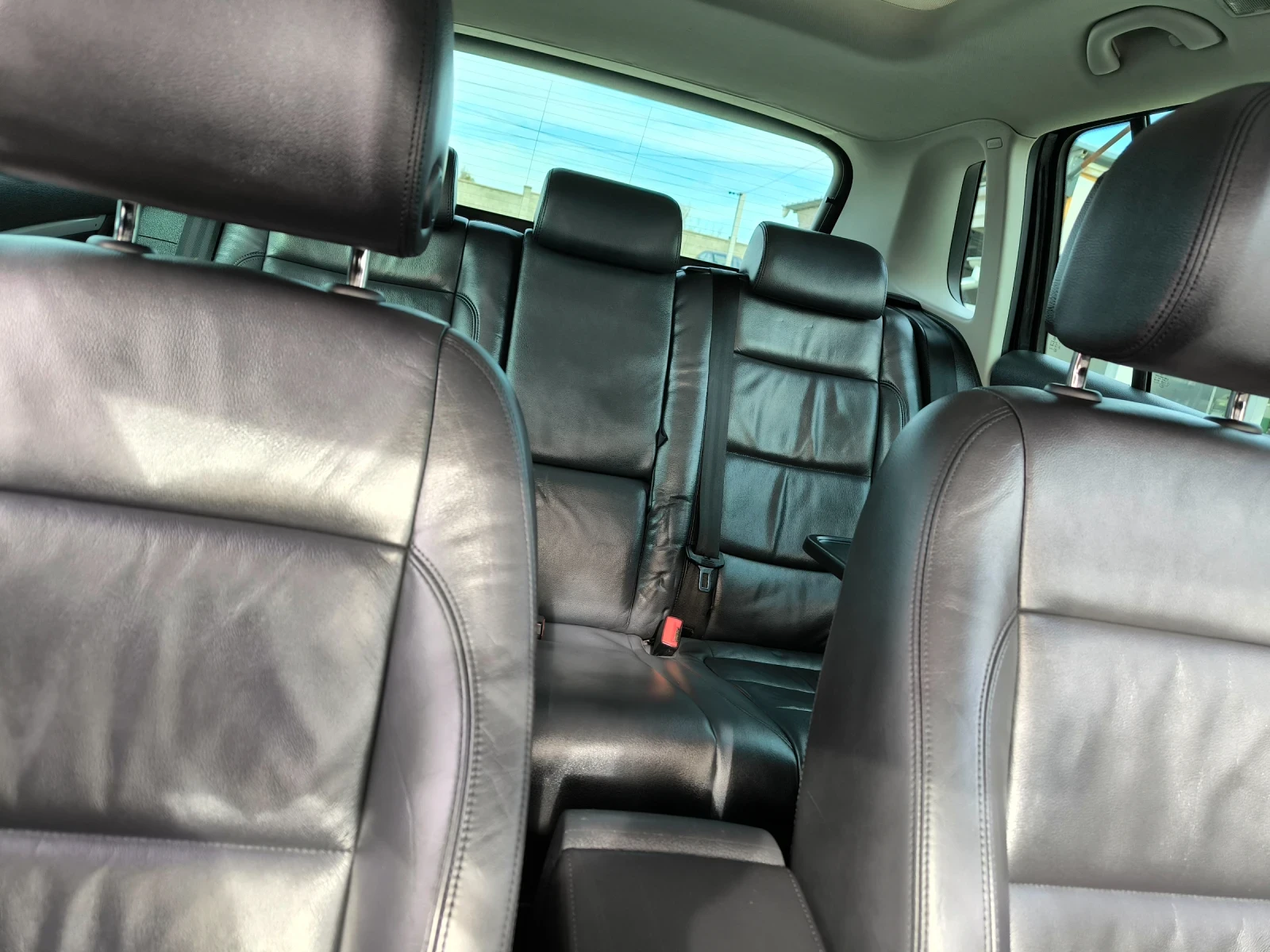 VW Tiguan 2.0i ЕКЗЕКУТИВ- ЛУКС ШВЕЙЦАРИЯ, снимка 12 - Автомобили и джипове - 54348316