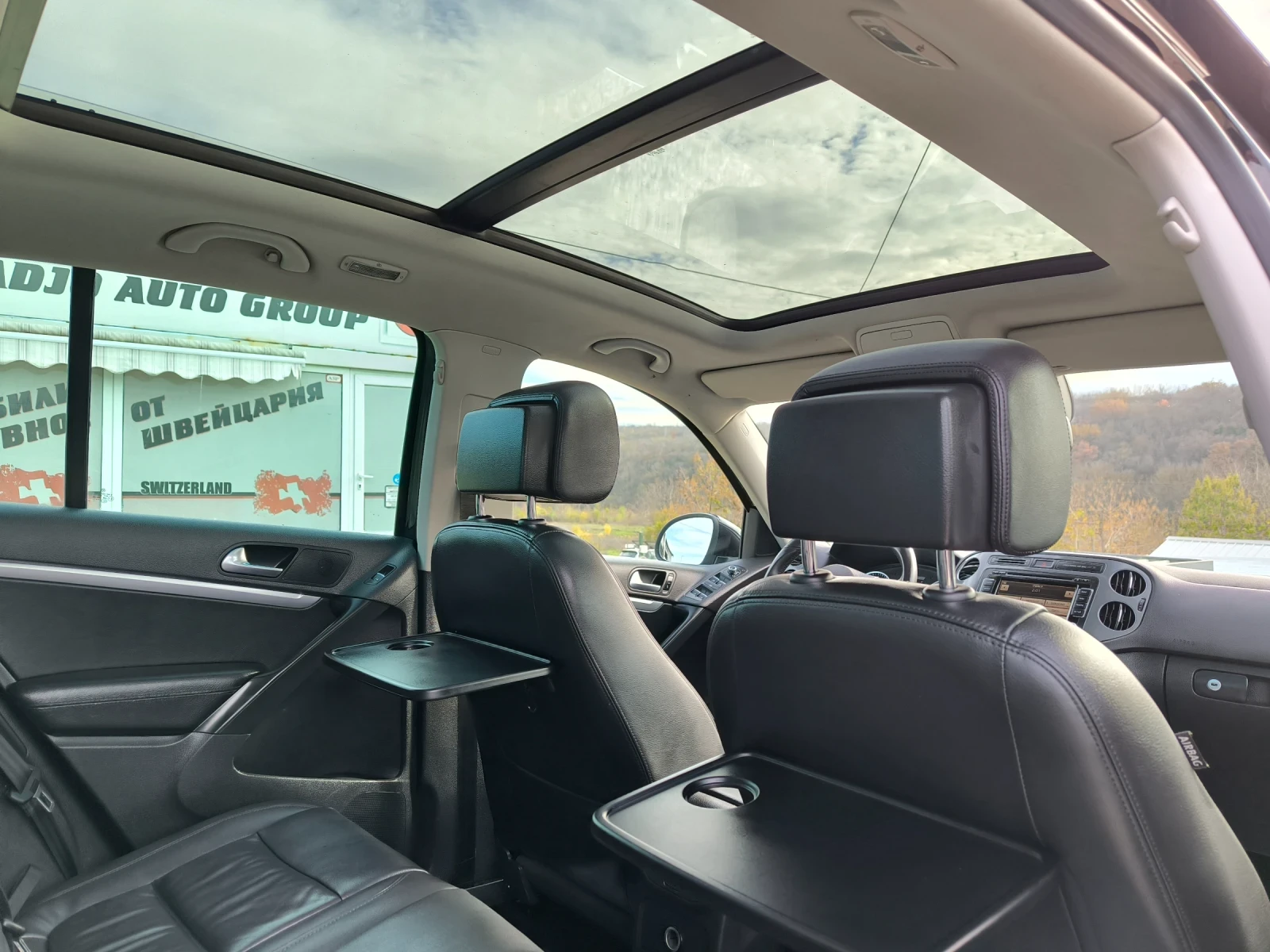 VW Tiguan 2.0i ЕКЗЕКУТИВ- ЛУКС ШВЕЙЦАРИЯ, снимка 11 - Автомобили и джипове - 54348316