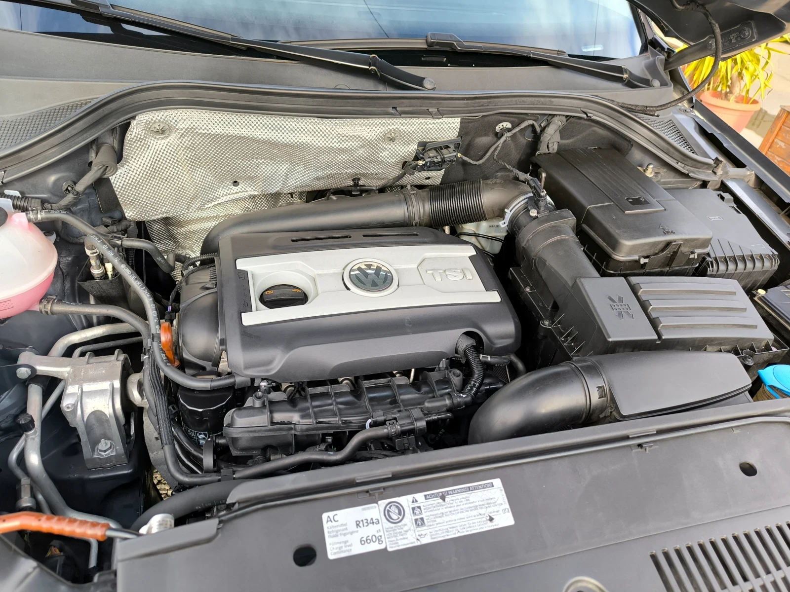 VW Tiguan 2.0i ЕКЗЕКУТИВ- ЛУКС ШВЕЙЦАРИЯ, снимка 17 - Автомобили и джипове - 54348316
