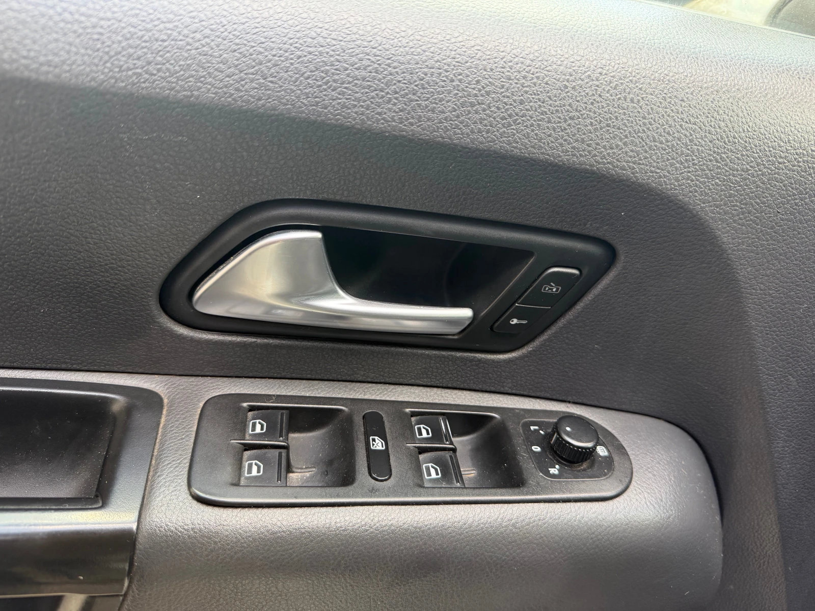 VW Amarok 2.0 TDI Bi-turbo 180к.с., снимка 9 - Автомобили и джипове - 54974543
