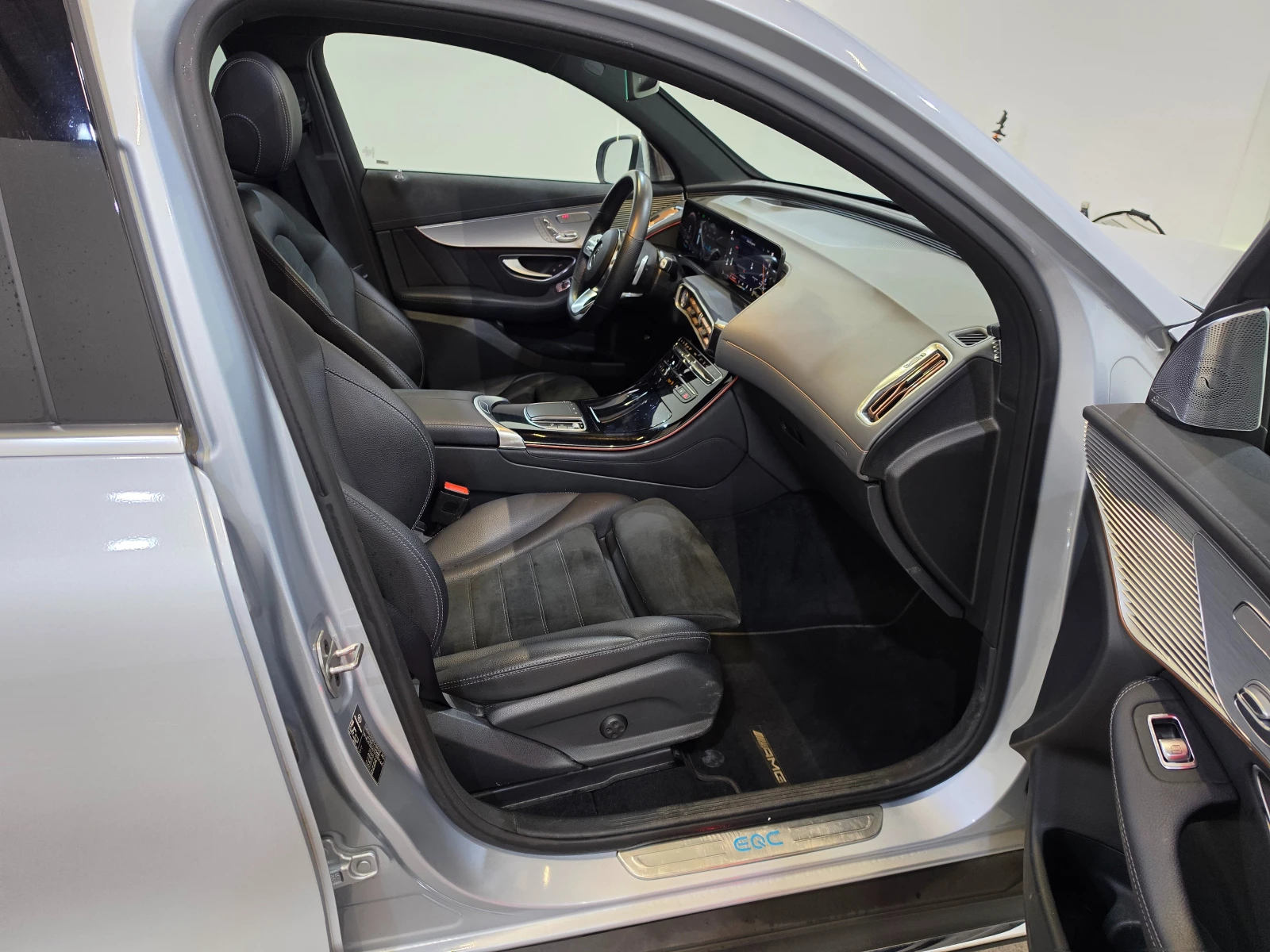 Mercedes-Benz EQC 400 4MATIC AMG Aut. Pano Head-Up Burmester Memory, снимка 11 - Автомобили и джипове - 55403095