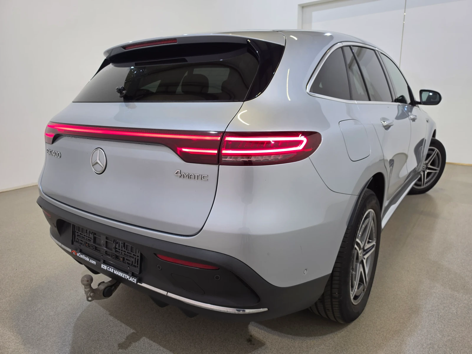 Mercedes-Benz EQC 400 4MATIC AMG Aut. Pano Head-Up Burmester Memory, снимка 5 - Автомобили и джипове - 55403095