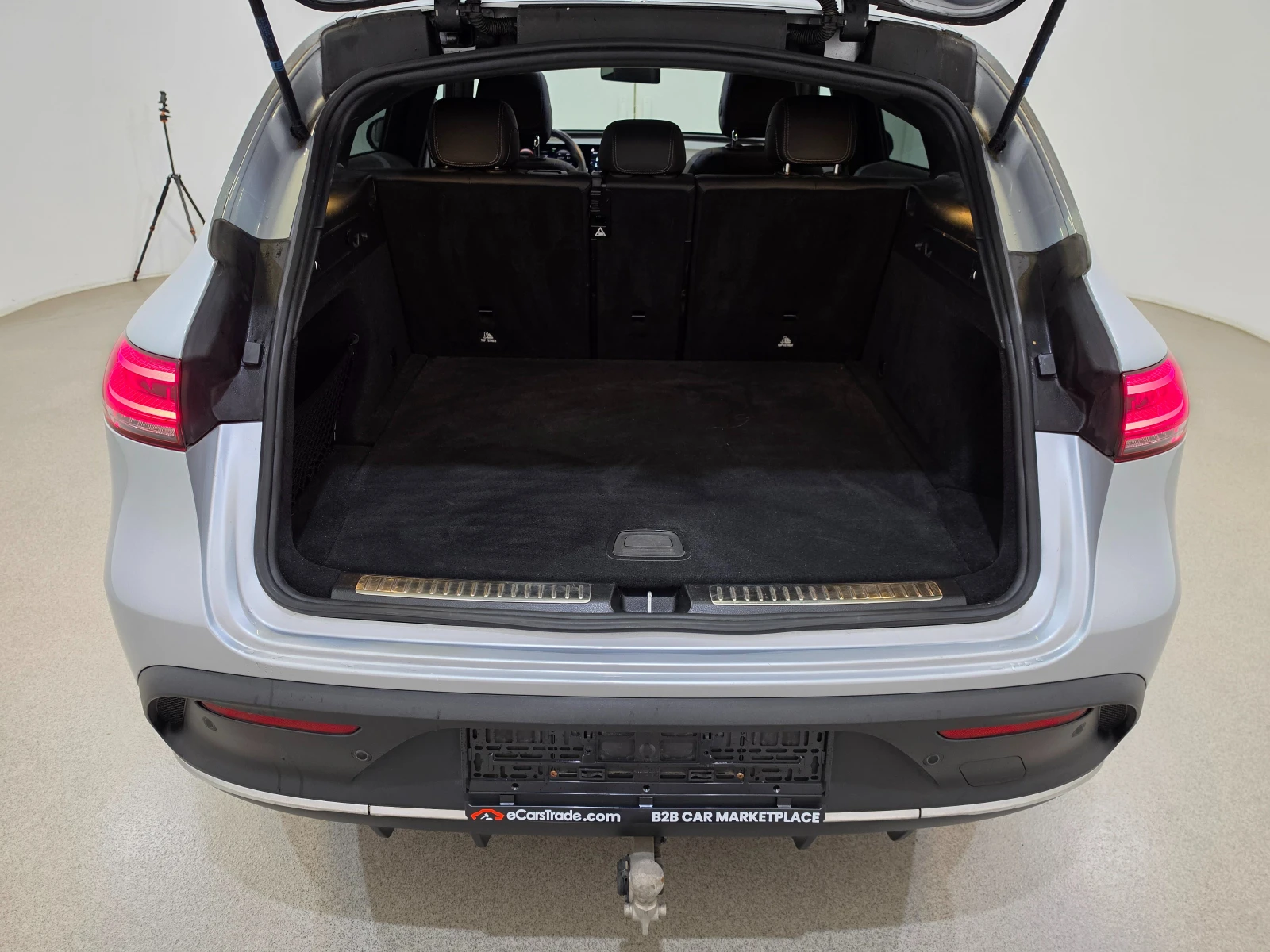 Mercedes-Benz EQC 400 4MATIC AMG Aut. Pano Head-Up Burmester Memory, снимка 16 - Автомобили и джипове - 55403095